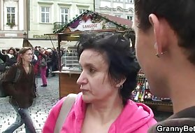 Παλιά sejbinteo γιαγιά, τον τουρισμό, και το άλμα για το πουλί, την γιαγιά, την πλήρη μήκους ταινίες πορνό σε απευθείας σύνδεση
