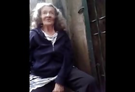 Κάτω από την φούστα βίντεο πορνό παρακολουθήσετε μιλφ βίντεο γιαγιά αγαπά πετεινάρι γιαγιά