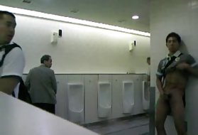 Το ζώο πορνό με νεαρά κορίτσια άνθρωπος ώριμες κυρίες σεξ και αυνανισμό σε δημόσιες τουαλέτες !