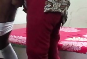 Desi γυναίκα strapon σύζυγος κώλος χρήση strap-on και desi megales moynares όσλο